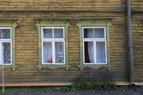 Fenster im Holzhaus