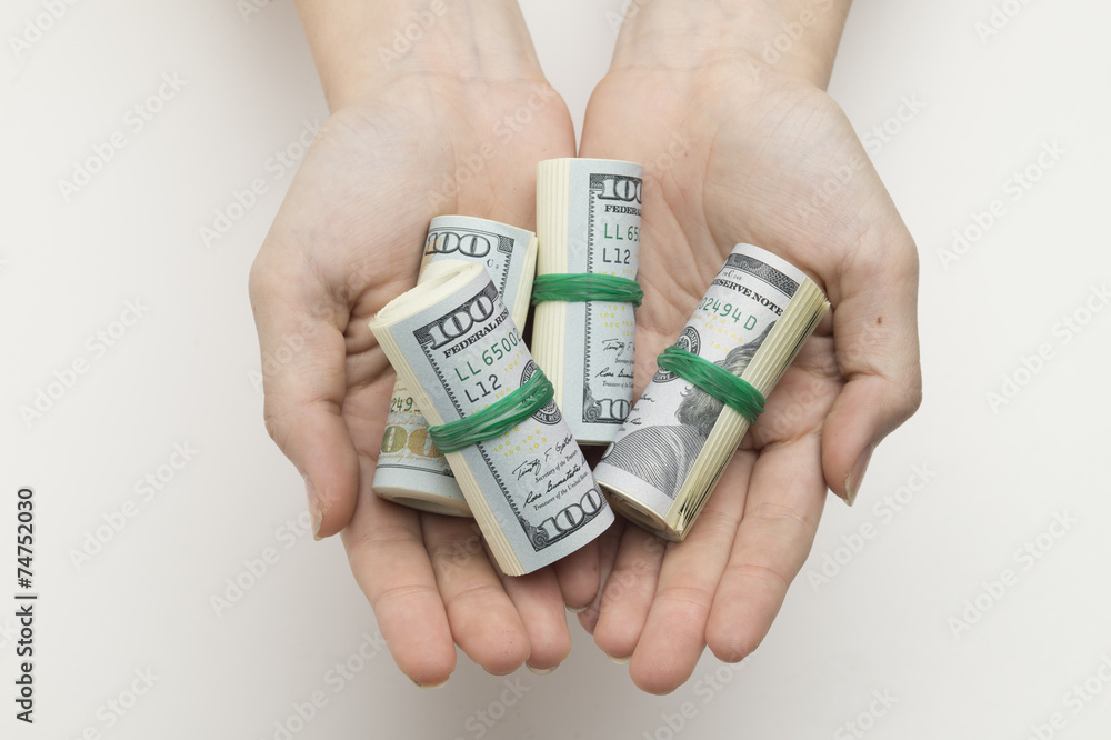 $ 100 bills that have been placed on top of the hand