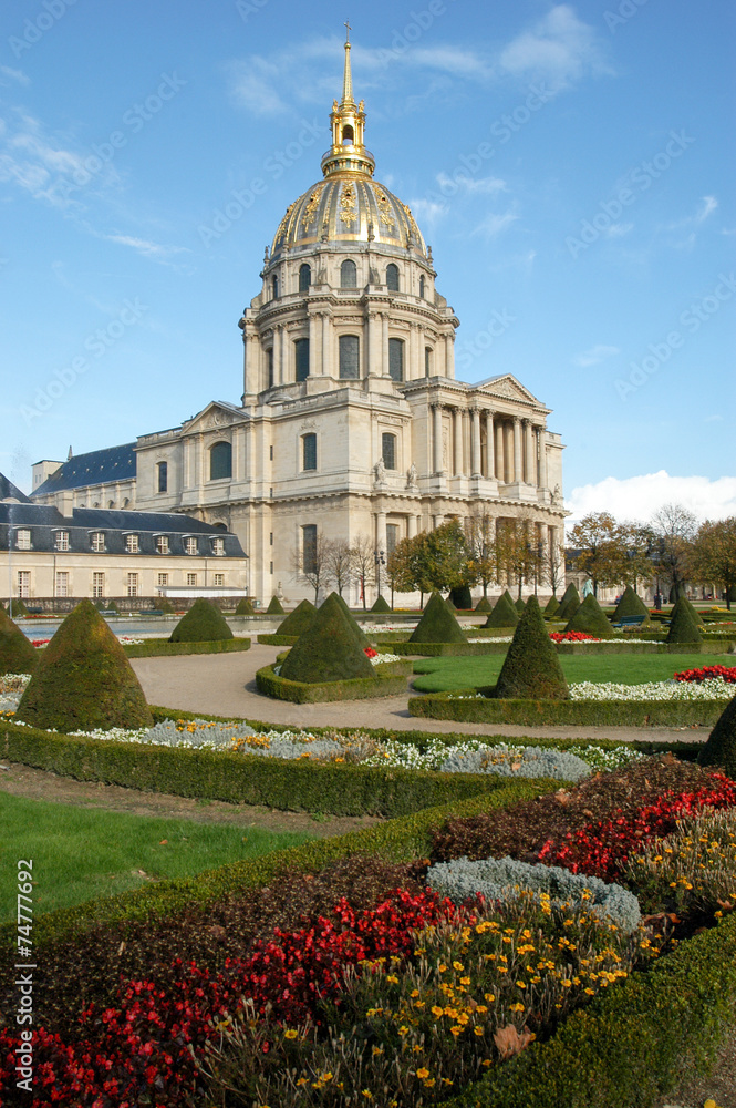 Les Invalides is a complex of museums and tomb in Paris Stock Photo ...