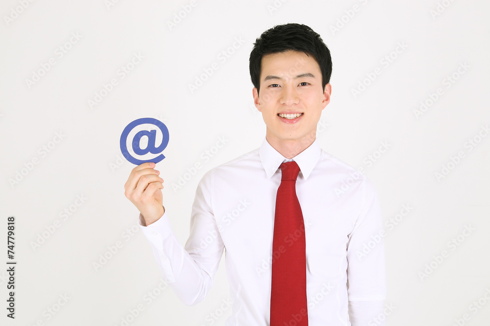 스튜디오 안의 비즈니스맨과 비즈니스 우먼