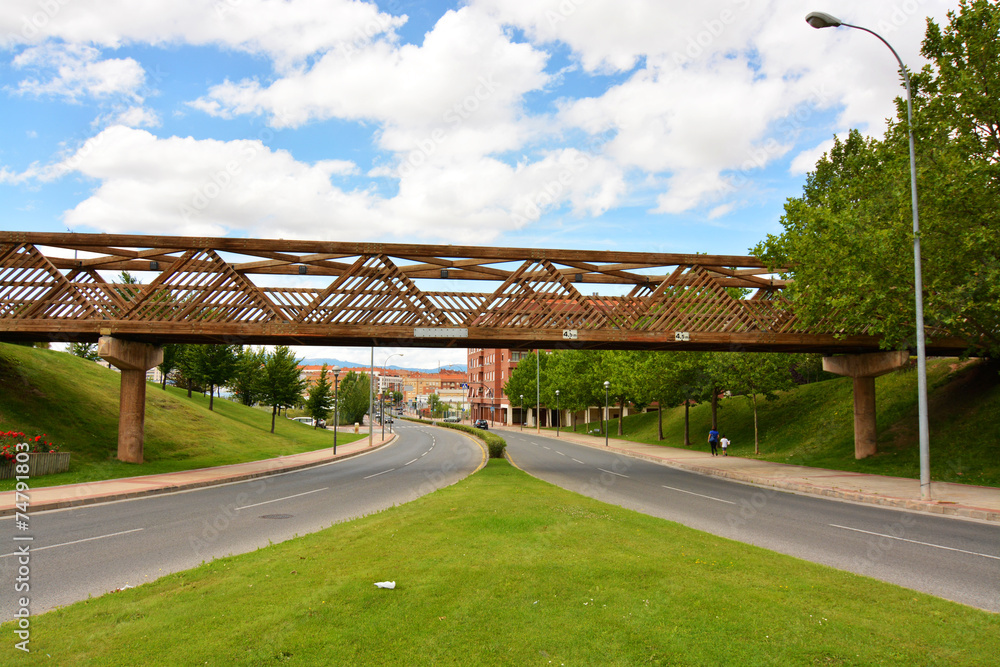 pasarela de madera en logroño