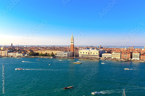 Boats in the bay of San Marco in Venice © angor75