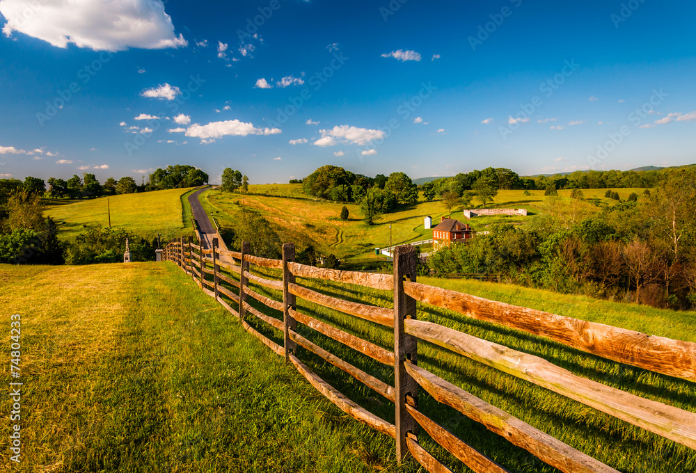 Fence and view of rolling hills and farmland in Antietam Nationa