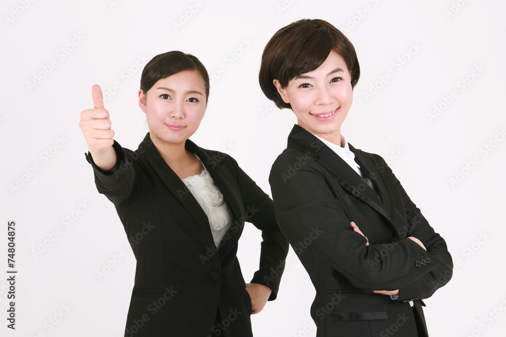 스튜디오 안의 비즈니스맨과 비즈니스 우먼