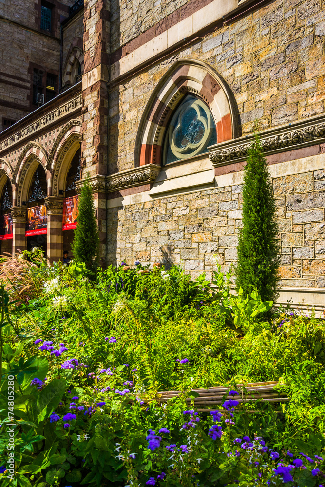 Fototapeta premium Garden outside a church in Boston, Massachusetts.