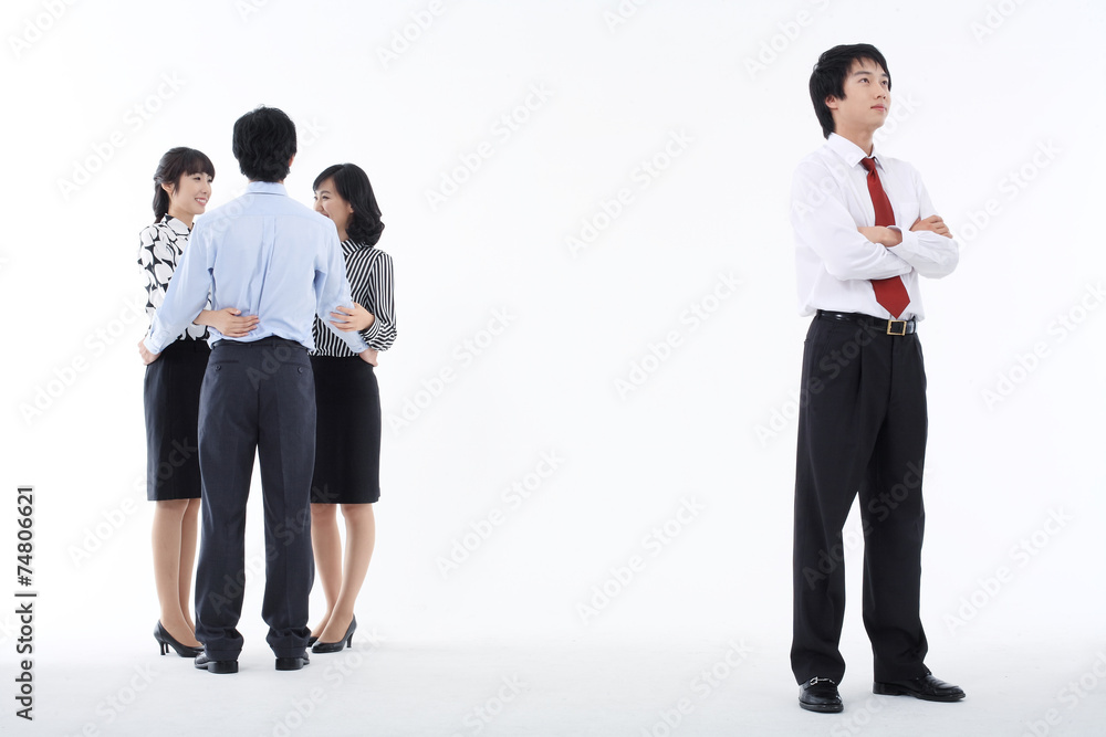 스튜디오 안의 비즈니스맨과 비즈니스 우먼