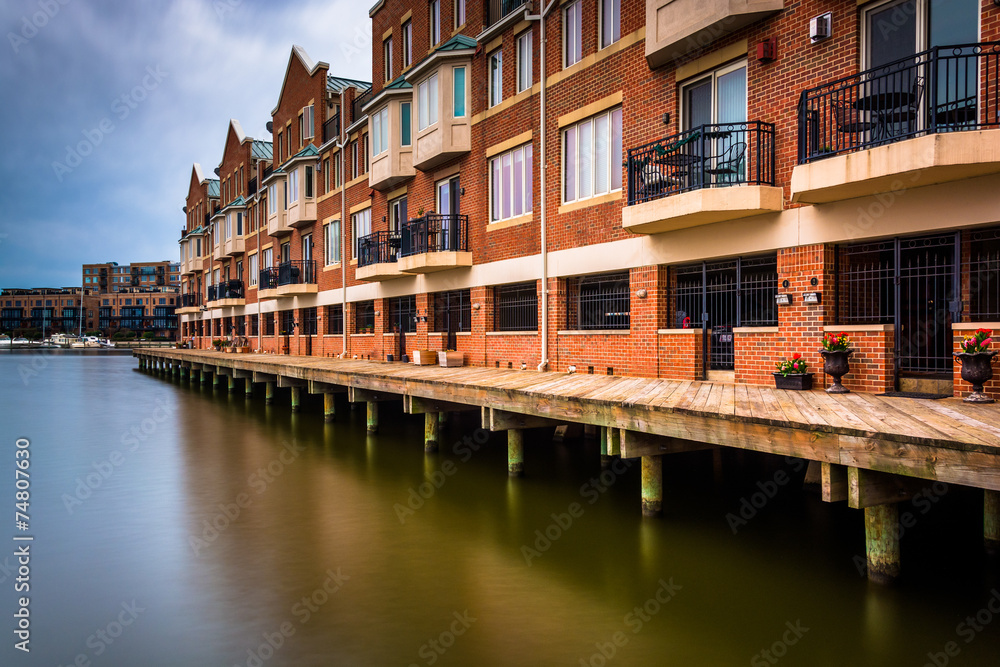 Naklejka premium Long exposure of waterfront condominiums in Fells Point, Baltimo