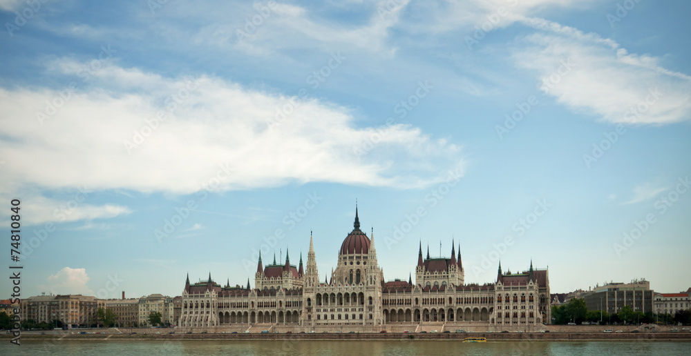 Fototapeta premium Cityview of Budapest with Danube river and Parliament building