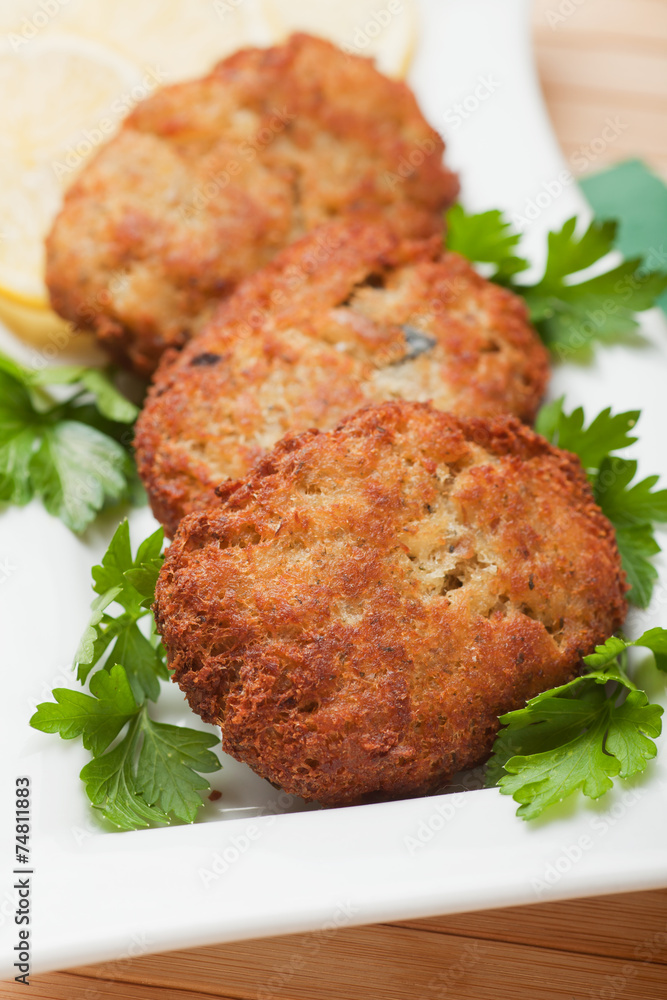 Mini burgers with lemon and parsley Mini burgers with lemon and parsley