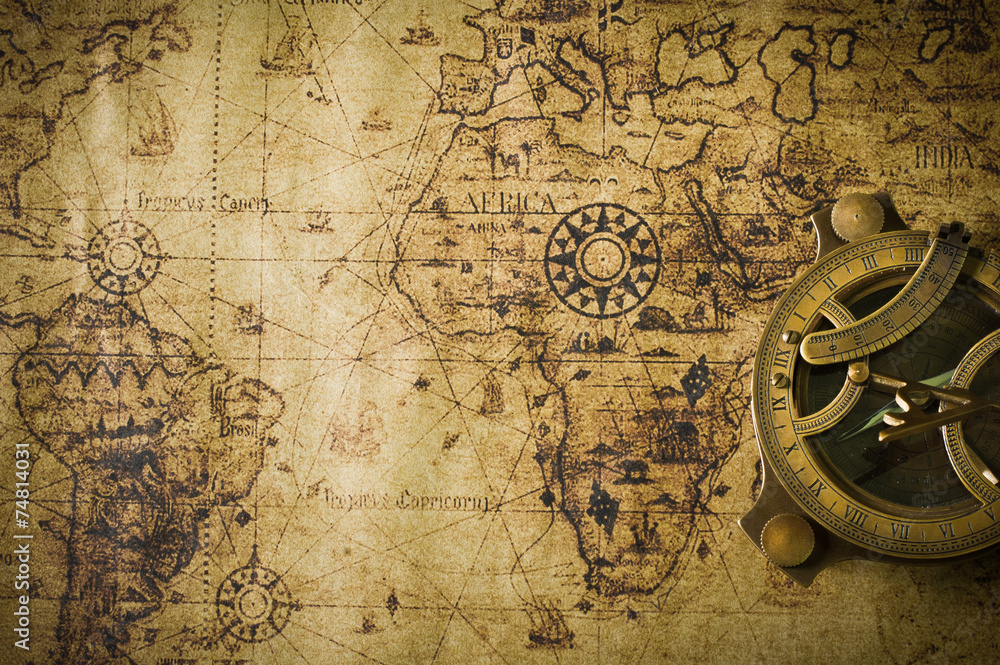 Naklejka premium stara mapa z kompasem