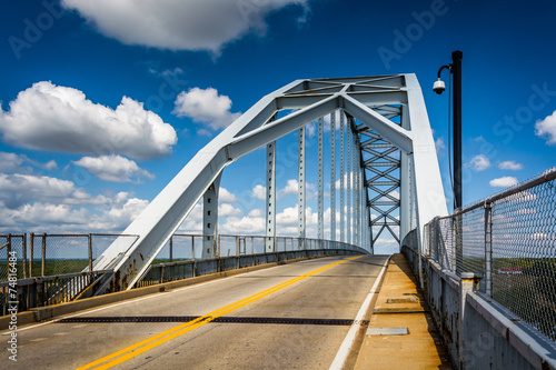 Fototapeta Naklejka Na Ścianę i Meble -  Bridge over the Chesapeake and Delaware Canal, in Chesapeake Cit