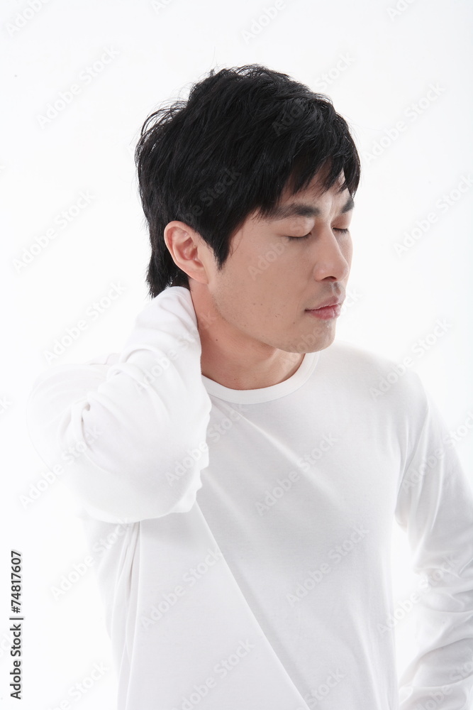 심각한 표정인 남자 클로즈업 심각한 표정인 남자 클로즈업