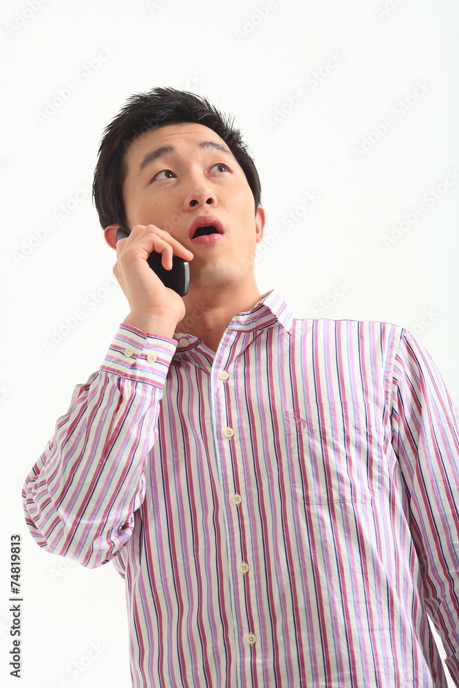핸드폰을 들고 있는 삼십 대 동양남자 스톡 사진 | Adobe Stock