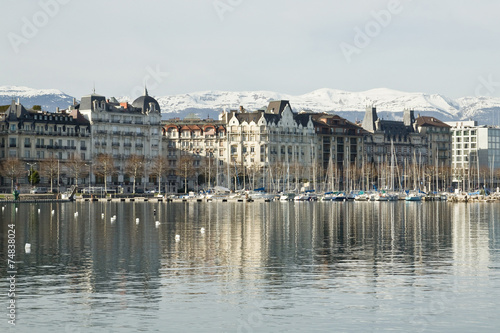 Obraz na płótnie View of the city and Lake Geneva in Switzerland w salonie