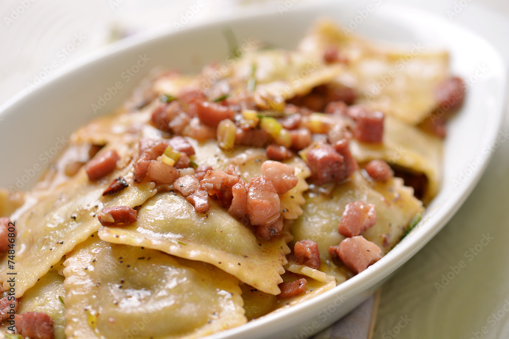 ravioli pancetta e funghi porcini