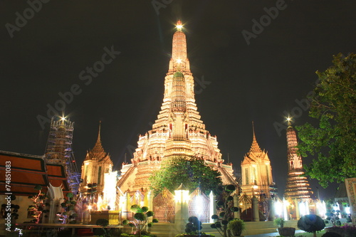 Photography night view of phra prang wat arun