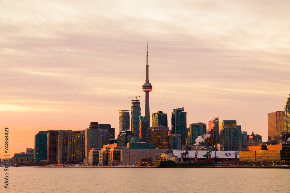 Obraz premium Part of the Toronto Skyline from the East at sunset