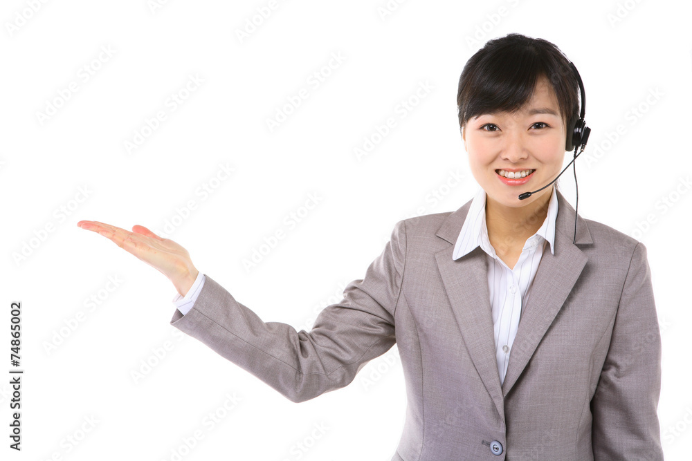 서서 제스처를 취하는 전화 고객센터 컨설턴트 서서 제스처를 취하는 전화 고객센터 컨설턴트