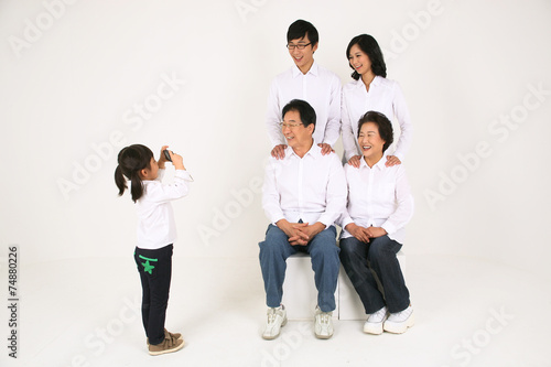 스튜디오 안 3대 가족