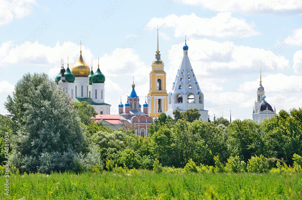 Купола храмов Коломенского кремля
