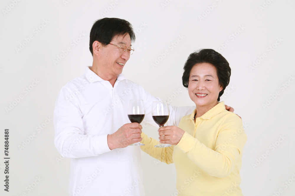 캐주얼 복장의 대가족 캐주얼 복장의 대가족