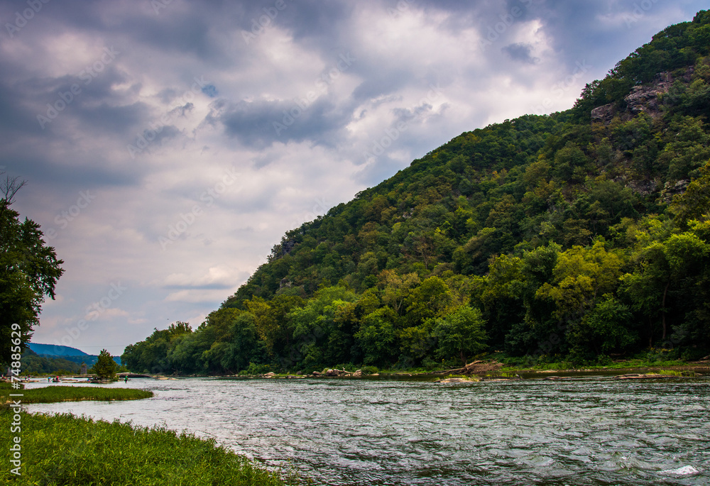 Loudoun Heights and the Shenandoah River, in Harper's Ferry, Wes Loudoun Heights and the Shenandoah River, in Harper's Ferry, Wes