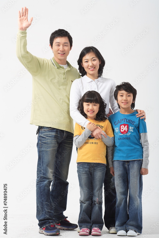 남자아이와 여자아이가 함께 있는 부부 남자아이와 여자아이가 함께 있는 부부