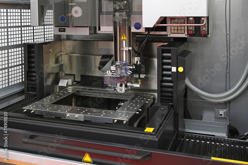 Fotografía Electrical discharge machine