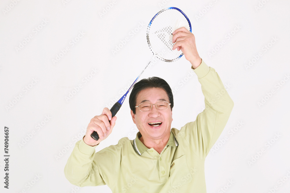 스포츠를 즐기는 노부부