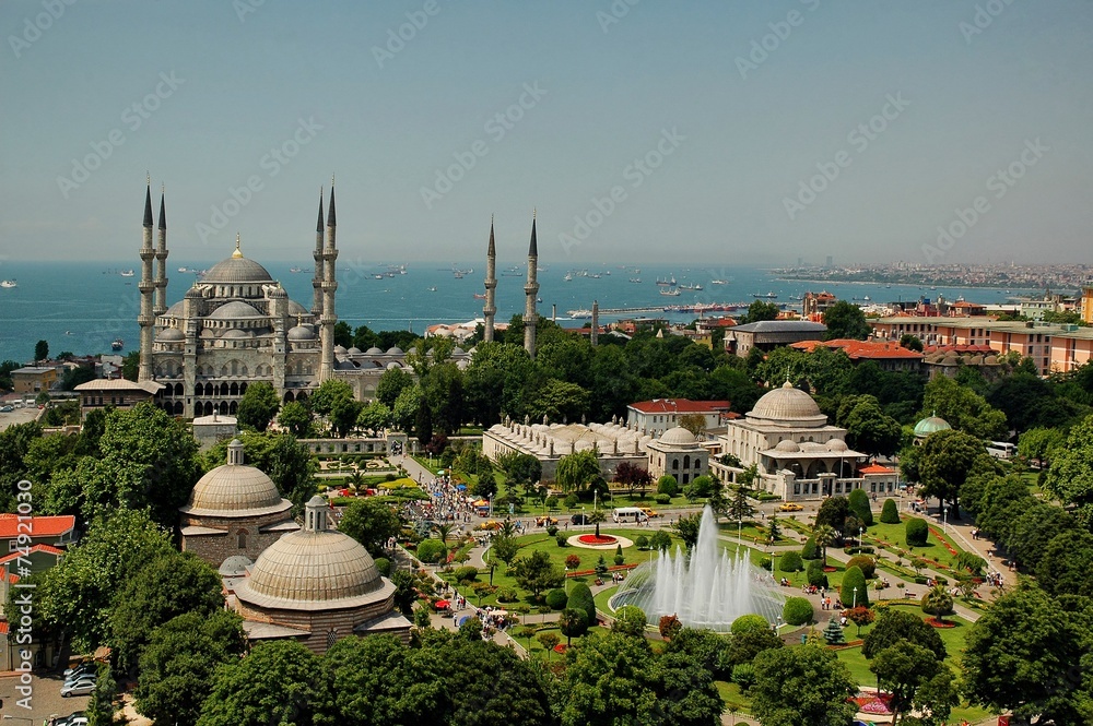 Naklejka premium Blue Mosque Istanbul-Sultanahmet from Hagia Sophia minaret