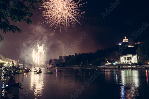 Fuochi d'artificio e spettacolo pirotecnico sul fiume © Giorgio Pulcini