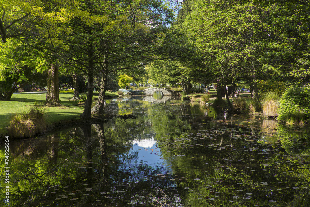 Fototapeta premium Queenstown gardens. New Zealand