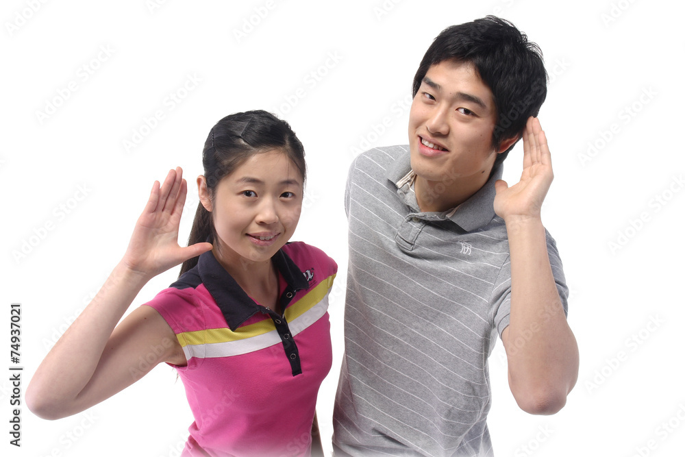 스튜디오 속 젊은 커플 