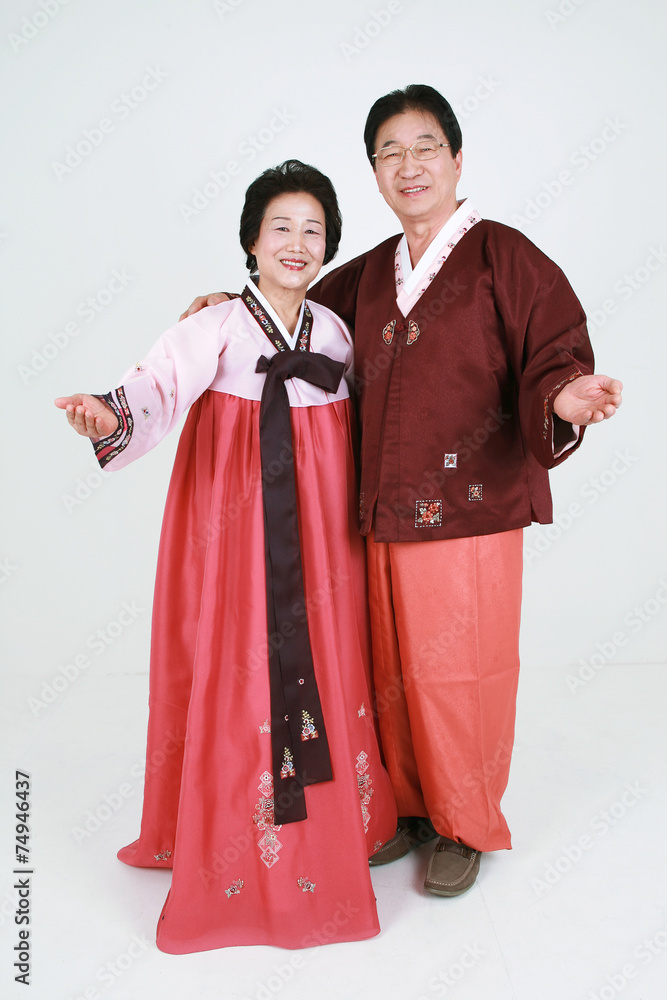 한복 입은 한국인 가족
