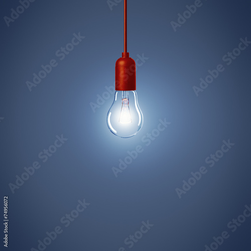 Lampe / Glühbirnen / Konzept © Coloures-Pic