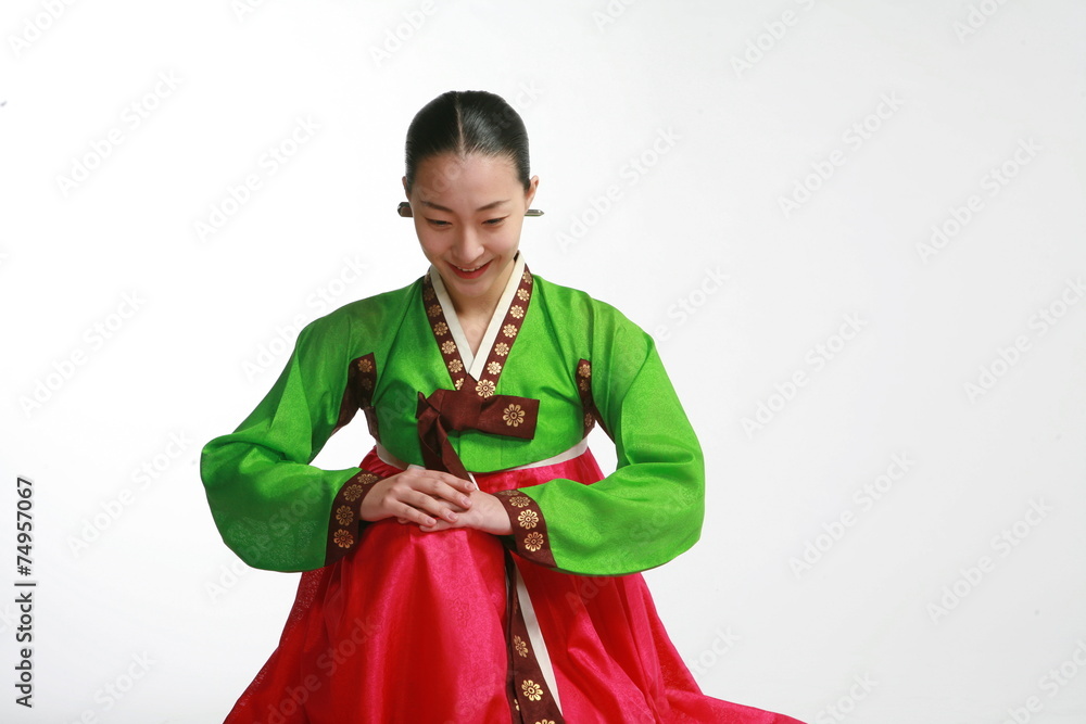 한복 입은 한국 여성