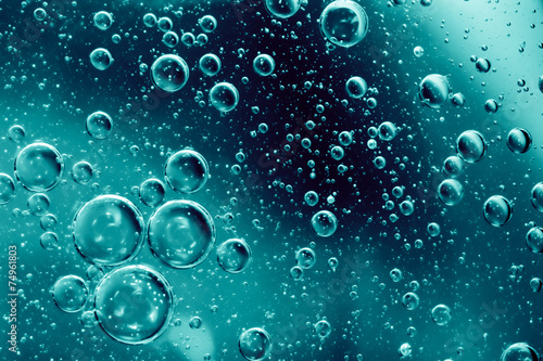 Water, air and oil mixed for a bubbly effect