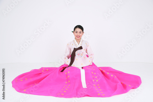 판소리하는 한복 입은 여성