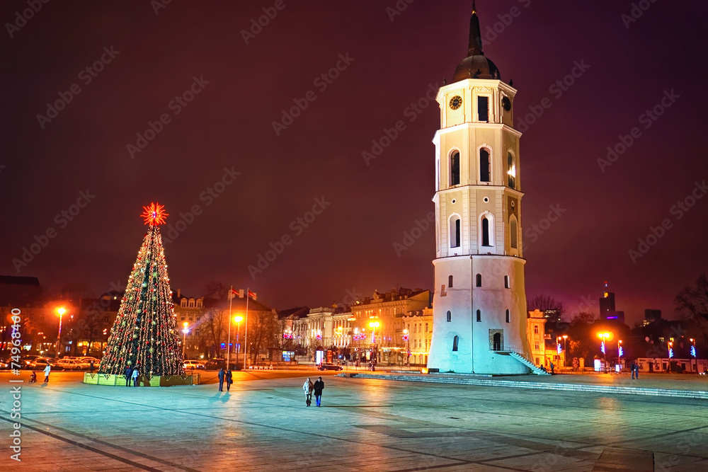 Fototapeta premium Cathedral square in Vilnius city, Lithuania at Christmas week
