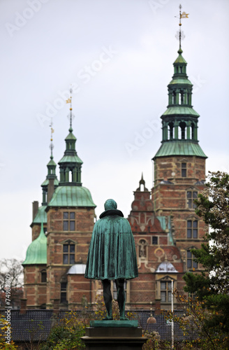 Wall Mural Statue of Tycho Brahe looking Rosenborg castle in Copenhagen