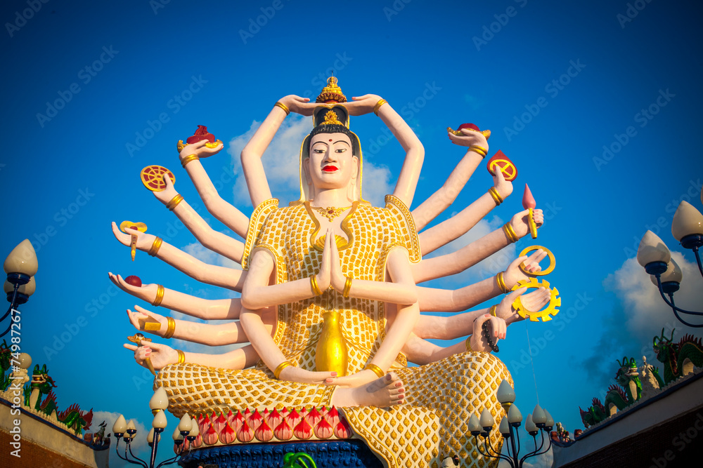 Obraz premium Statue of eighteen arms Buddha in Samui, Thailand