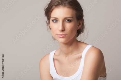 Fotografie Studio portrait of a sexy young brunette woman