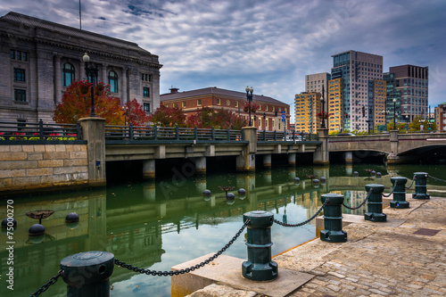 Fototapeta Naklejka Na Ścianę i Meble -  Buildings along the Providence River in Providence, Rhode Island