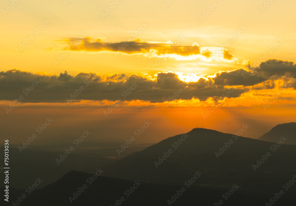 Obraz premium Beautiful sun ray stab from cloud and mountain