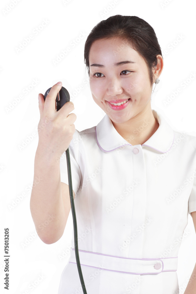 스튜디오 안의 의사와 간호사 및 직원