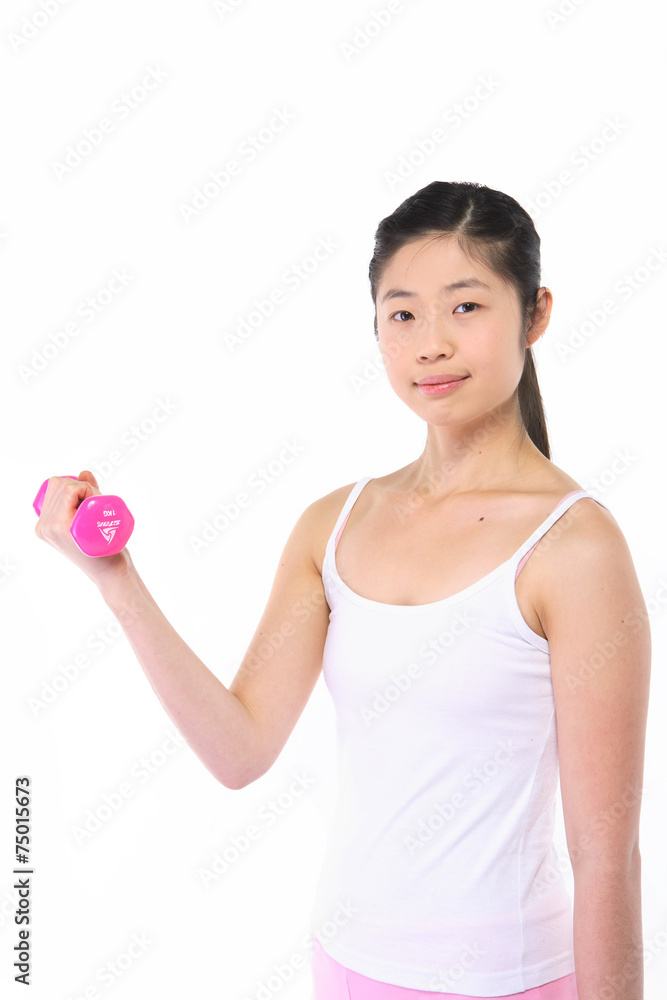 요가 하는 젊은 동양 여성