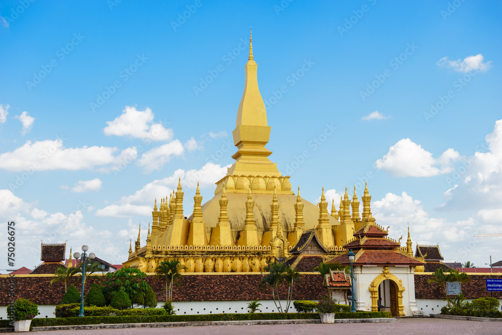 Naklejka premium Pha That Luang stupa in Vientiane