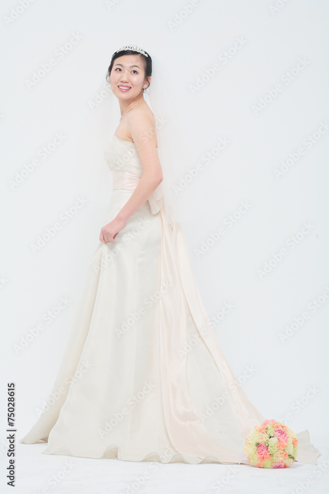 Fototapeta premium 웨딩드레스를 입은 여성