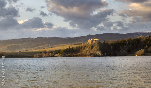 Fototapeta Naklejka Na Ścianę i Meble -   panorama zamku w  w Czorsztynie
