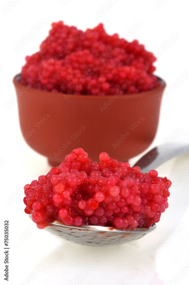 Cuillère et ramequin de caviar rouge Cuillère et ramequin de caviar rouge